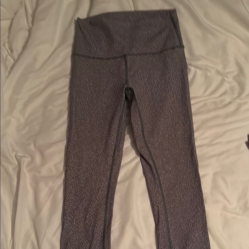 Size 6 Lululemon align leggings (cropped)